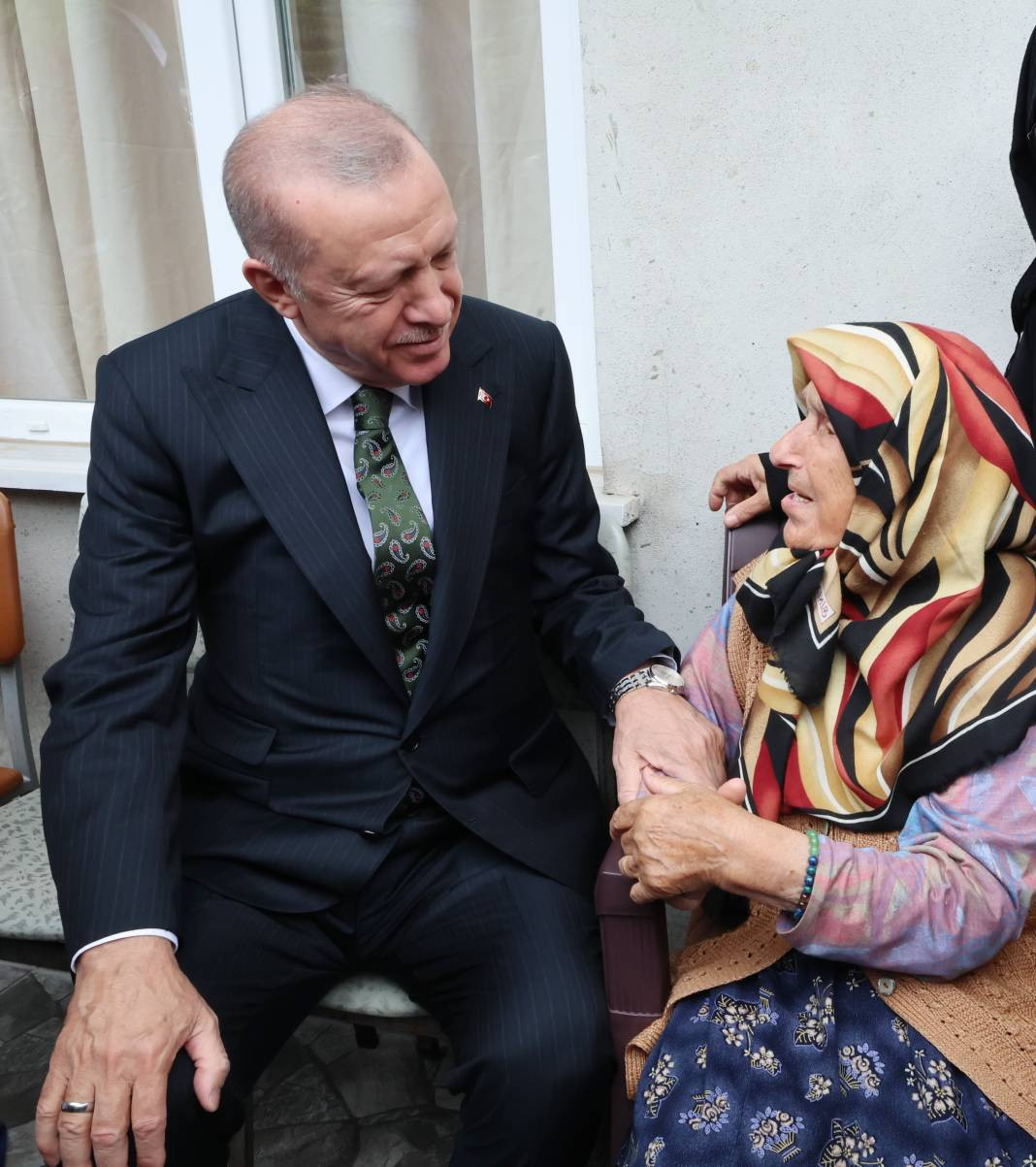 Erdoğan memleketi Güneysu'da: Komşularını ziyaret etti - Resim: 10
